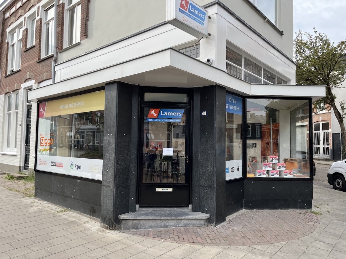De winkel van Lamers op de hoek aan de Daalseweg 48 in Nijmegen